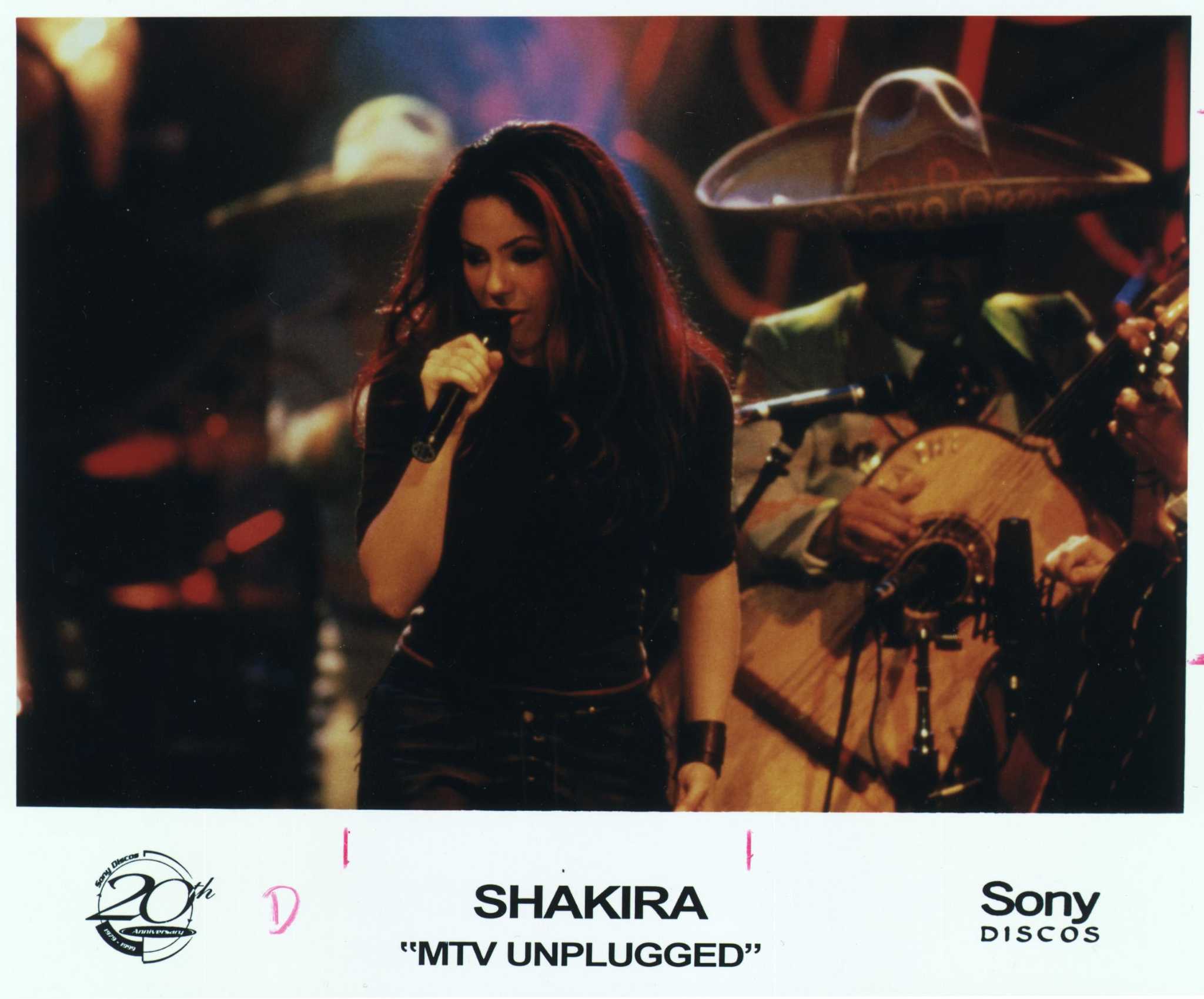 barbra blackwell recommends shakira brunette pic