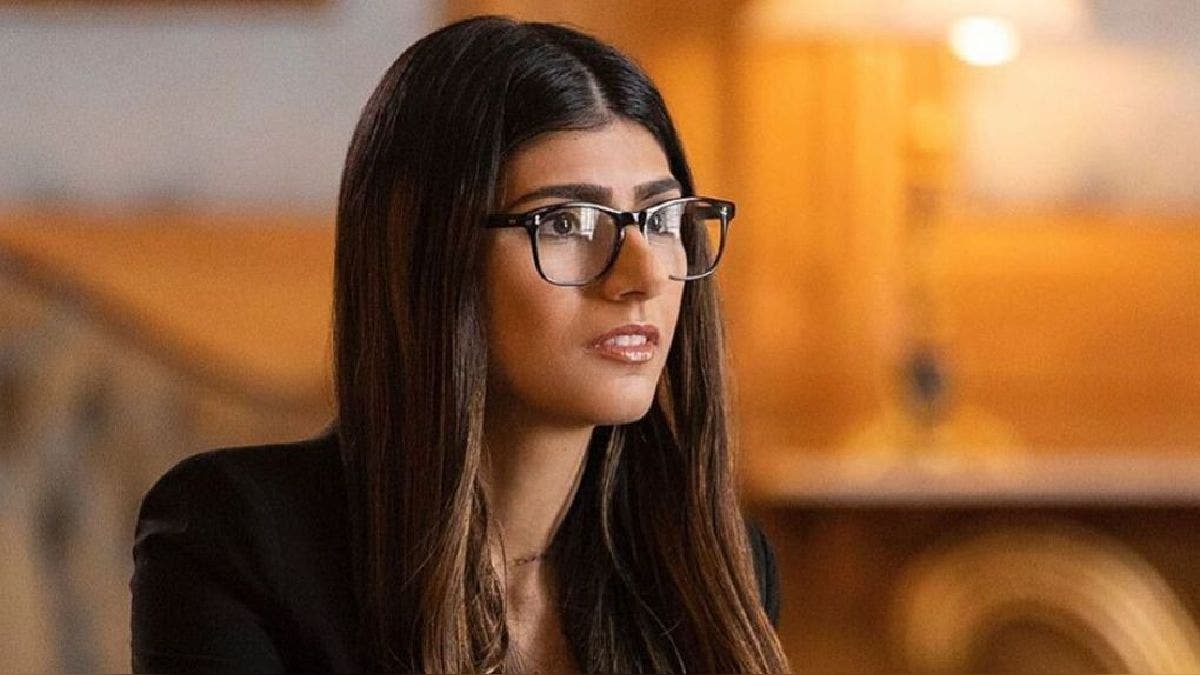 ayo omole add pornografia mia khalifa photo