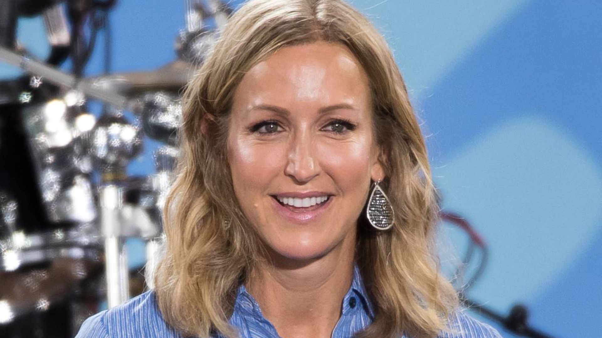 antonio m penarroyo recommends lara spencer legs pic