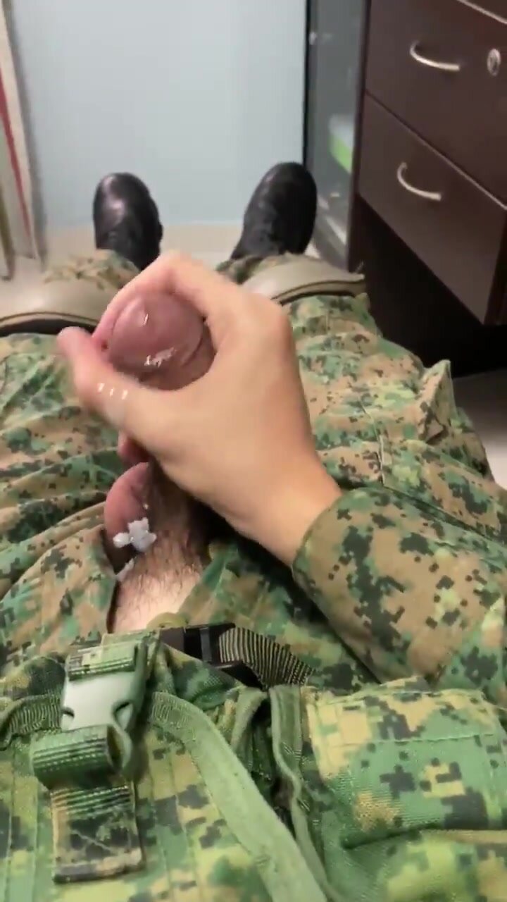 celin tan recommends Soldier Jerking Off