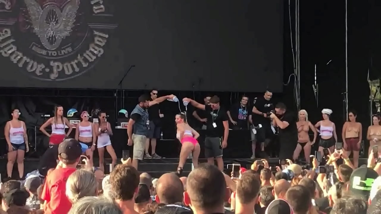 danielle kluesner add photo flashing tits at concert