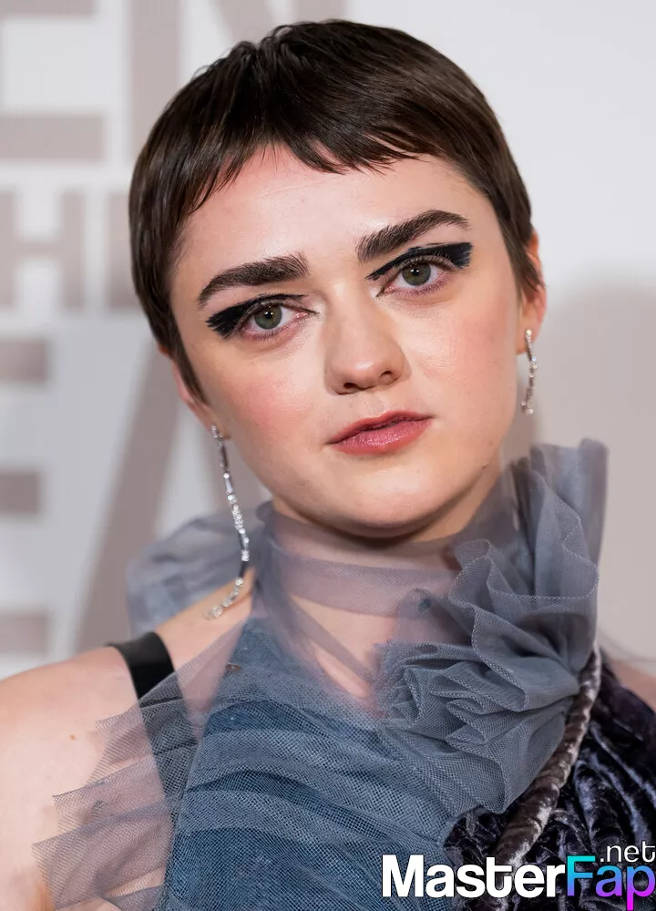 diana trepanier recommends maisie williams leak nude pic