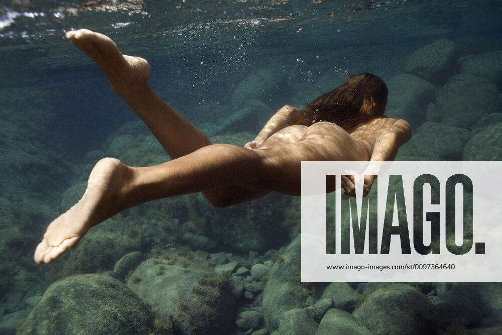 bud bates recommends Nude Underwater