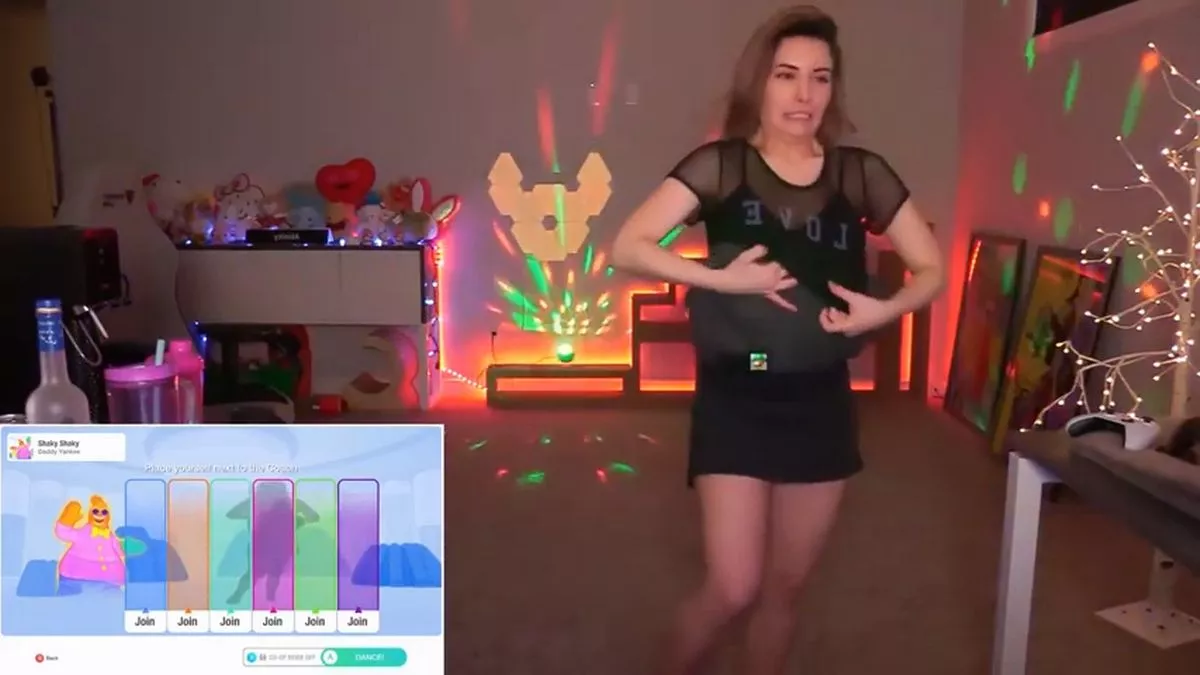 amanda vaill recommends Twitch Streamer Nip Slip