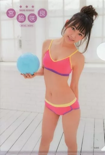 dave heads recommends sakura miyawaki bikini pic