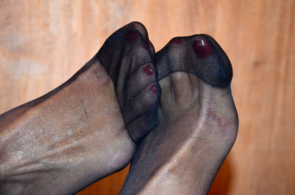 bobbie bryant add photo pantyhose foot worship