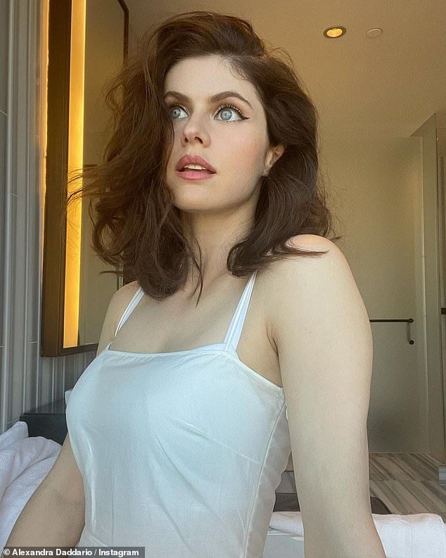 carol souter recommends alexandria daddario sexy pic