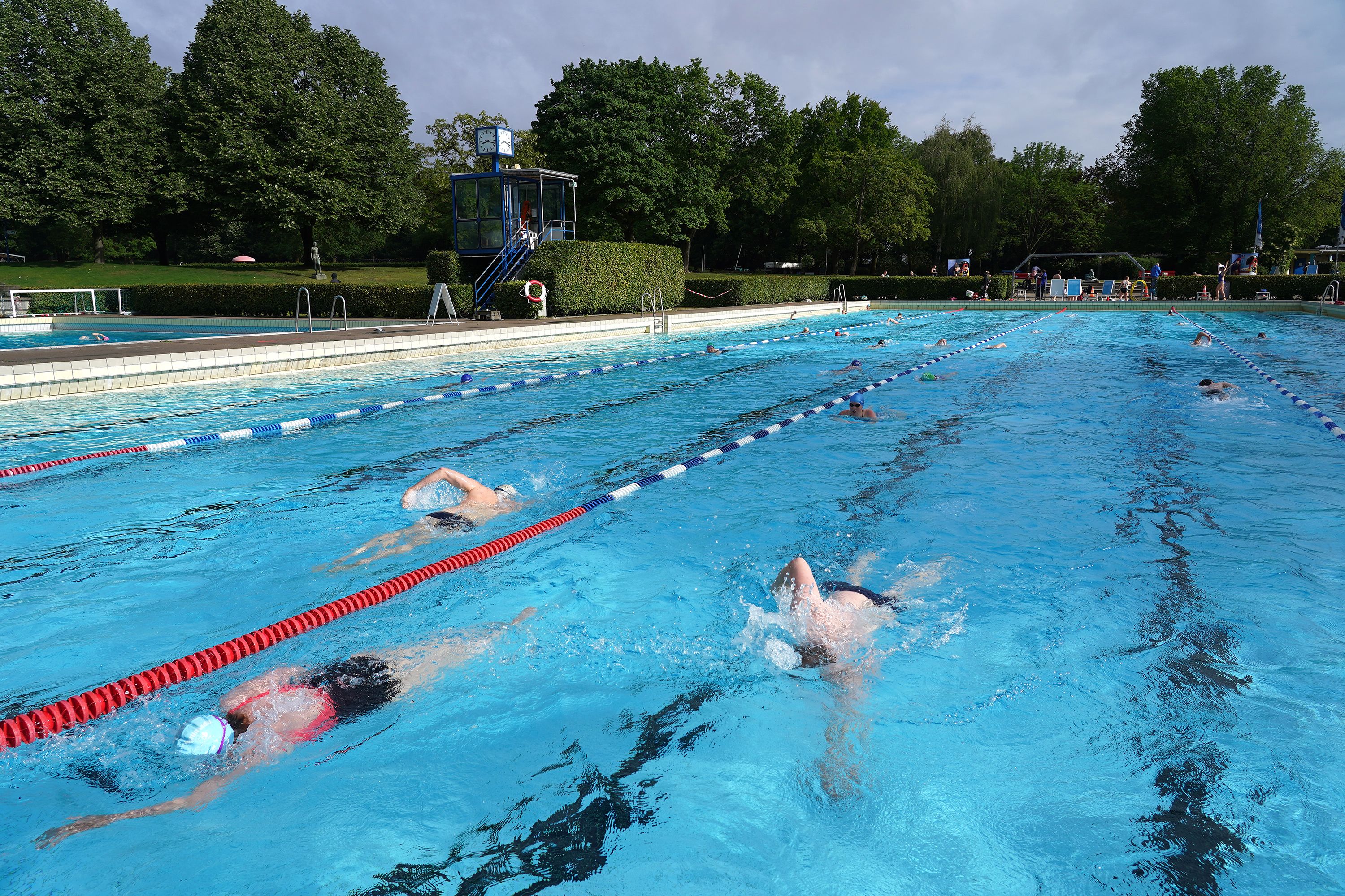 amelia jane anderson recommends nude women in pool pic