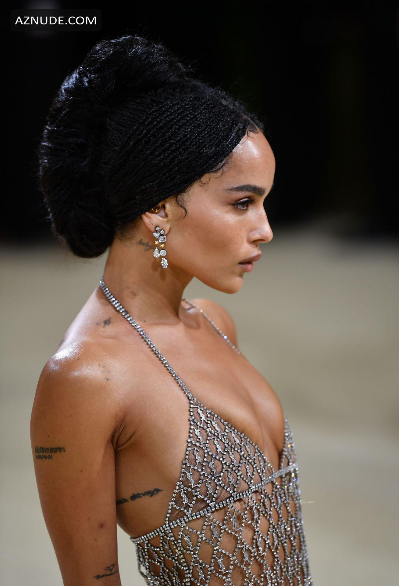 Zoe Kravitz Ass grool out