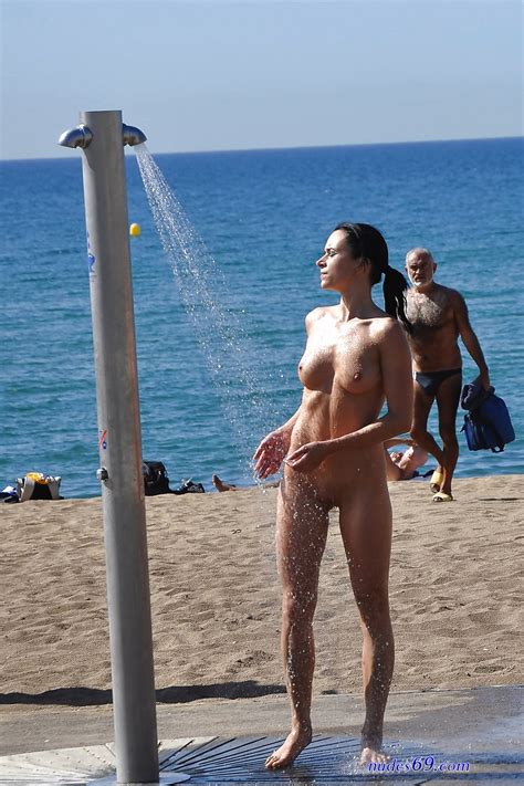 Beach Shower Voyeur pussies pic