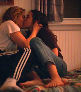 chloe grace moretz lesbian kissing