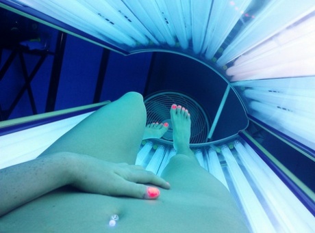 tanning bed nudes