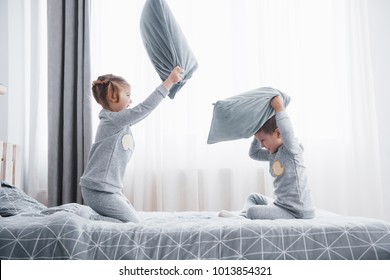 naked pillow fight