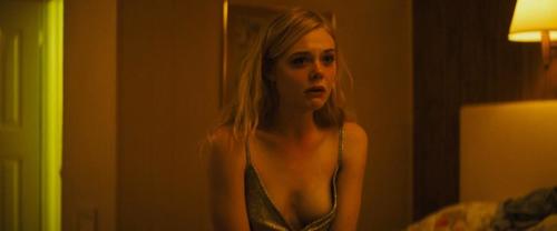 elle fanning nipple