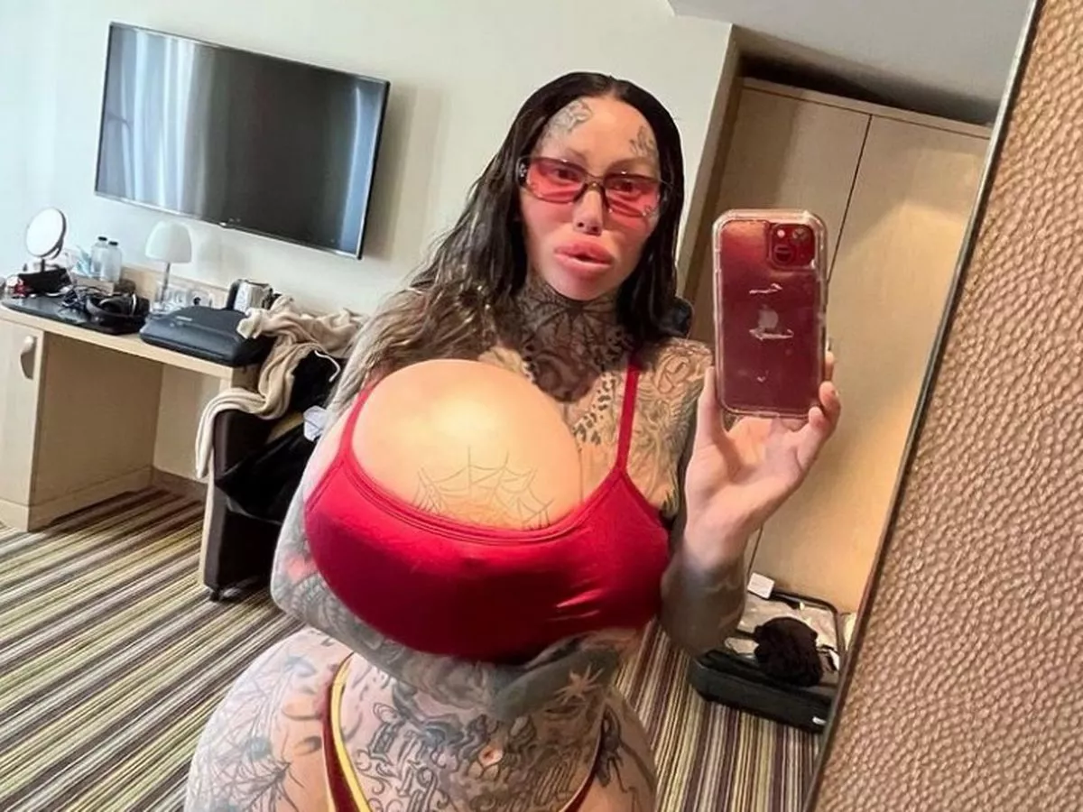 cindy felder recommends huge boobs selfies pic