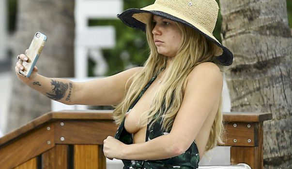 al bender recommends Chanel West Coast Nip Slips