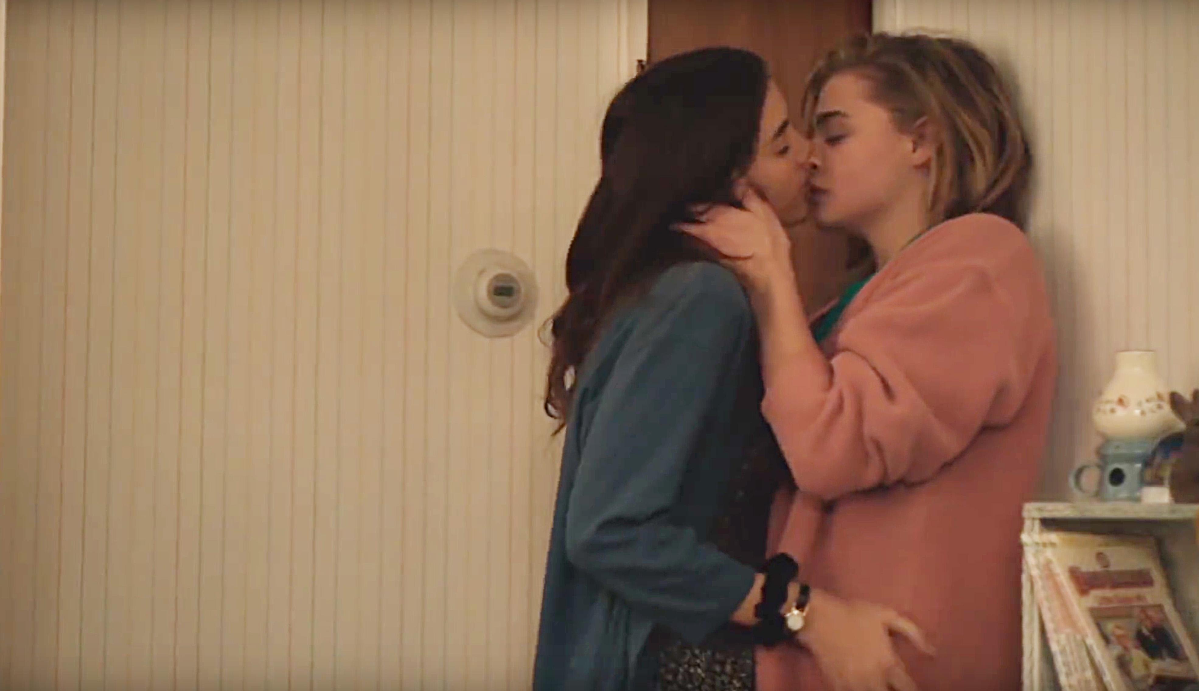 dawn castillo recommends Chloe Grace Moretz Lesbian