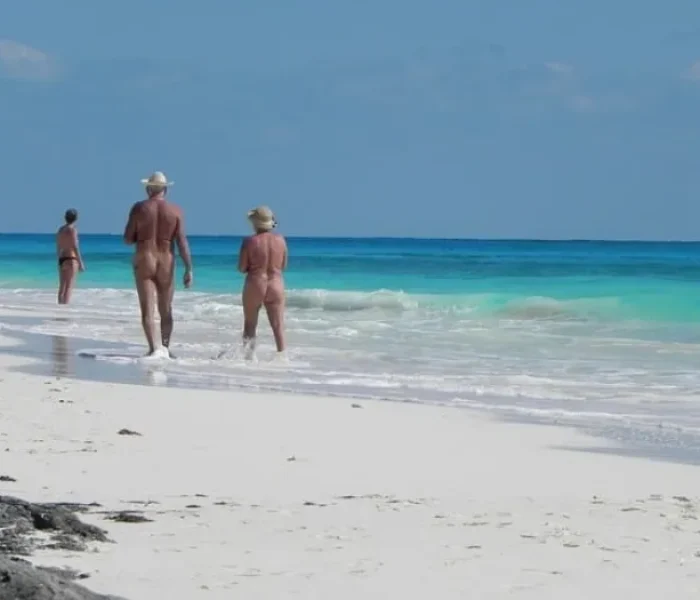 bobby inumerable share nudists walking photos