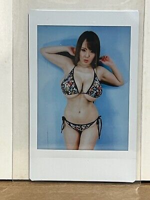 christopher riffe share hitomi tanaka bikini photos