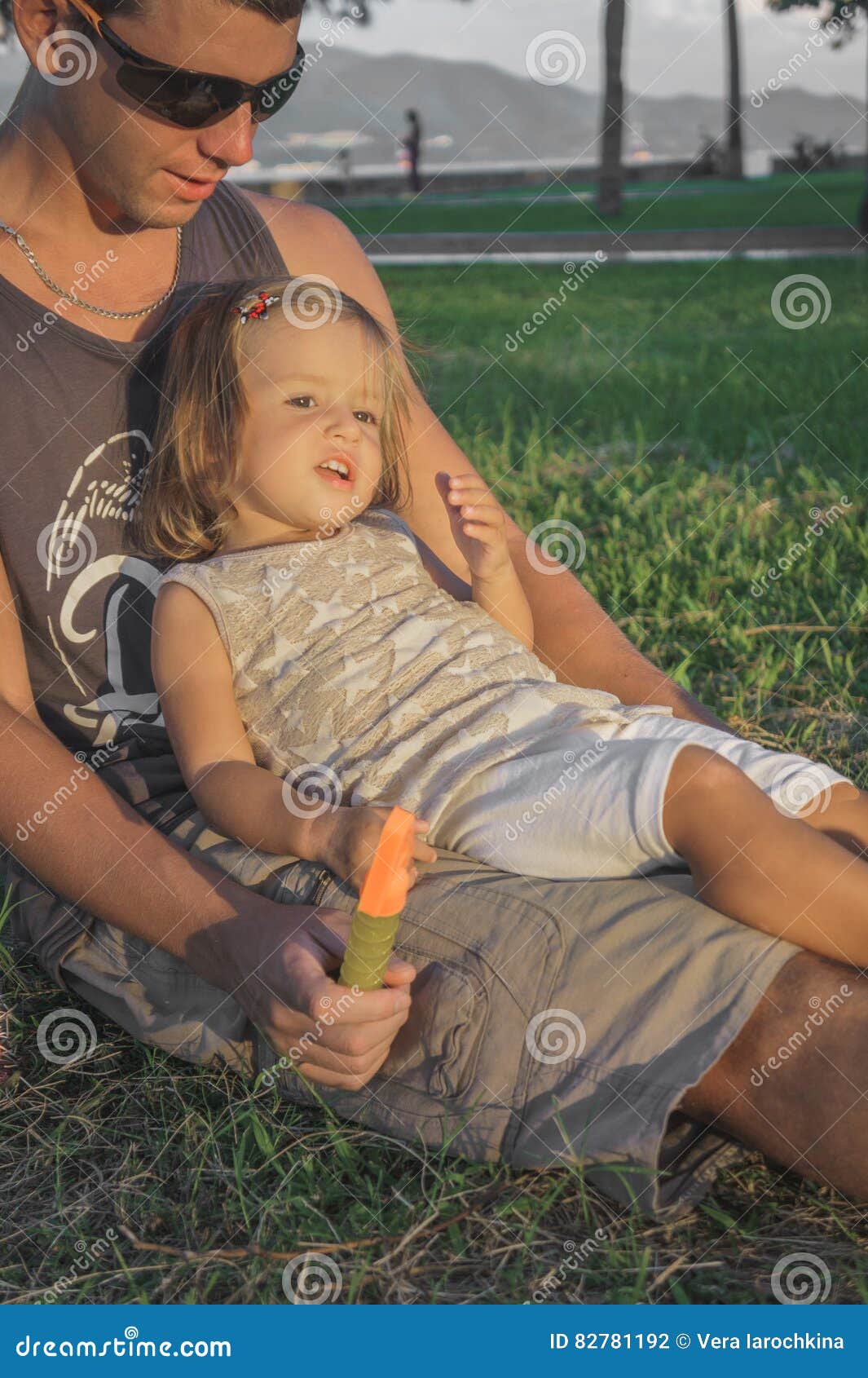 Daughter Sits On Dads Lap guatemala gratis