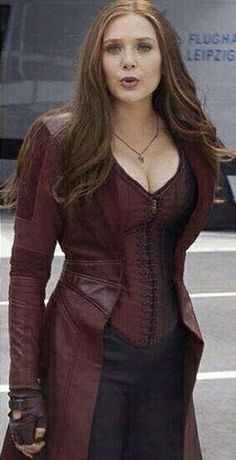 elizabeth olsen boobs