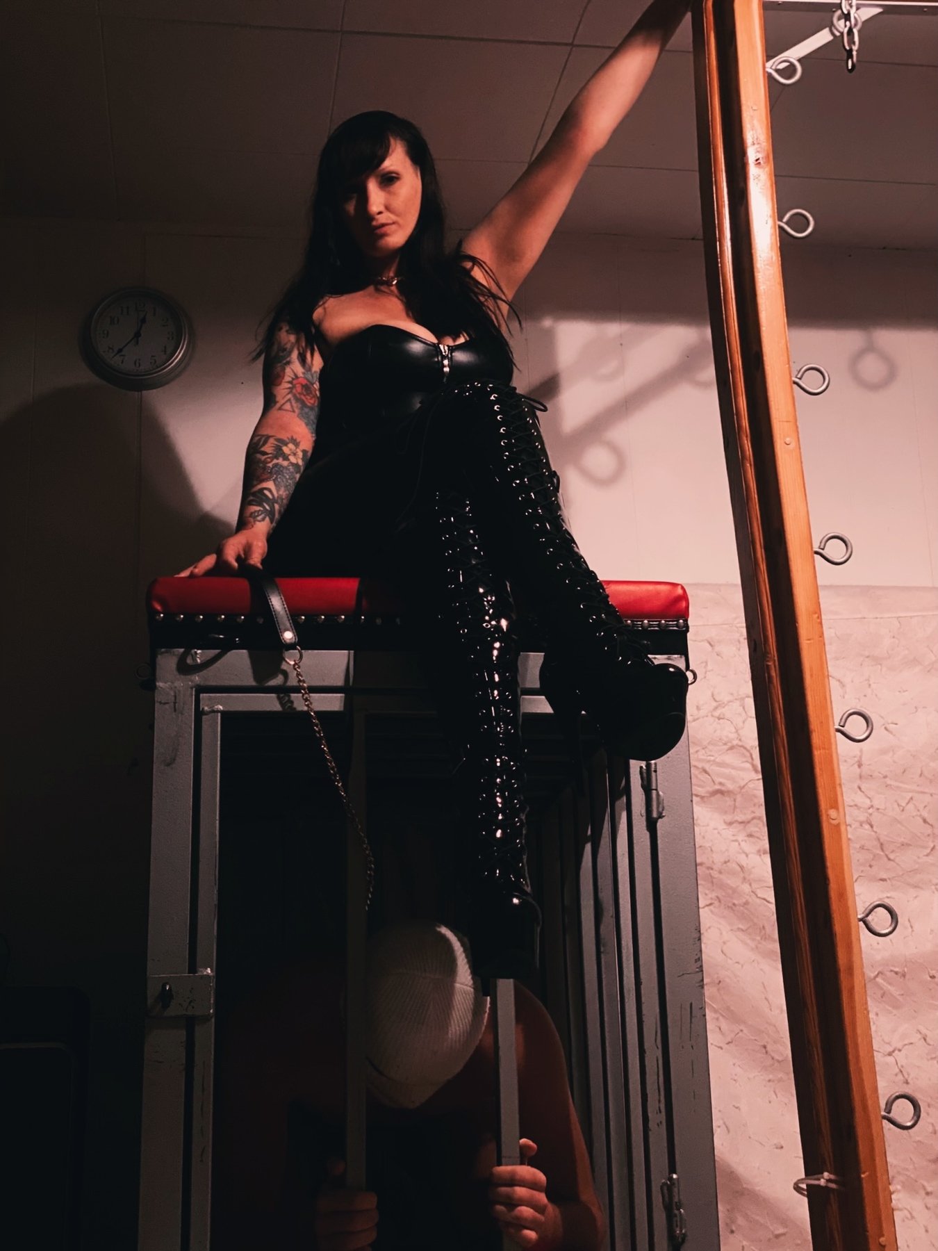 alex barrientos recommends Vancouver Dominatrix