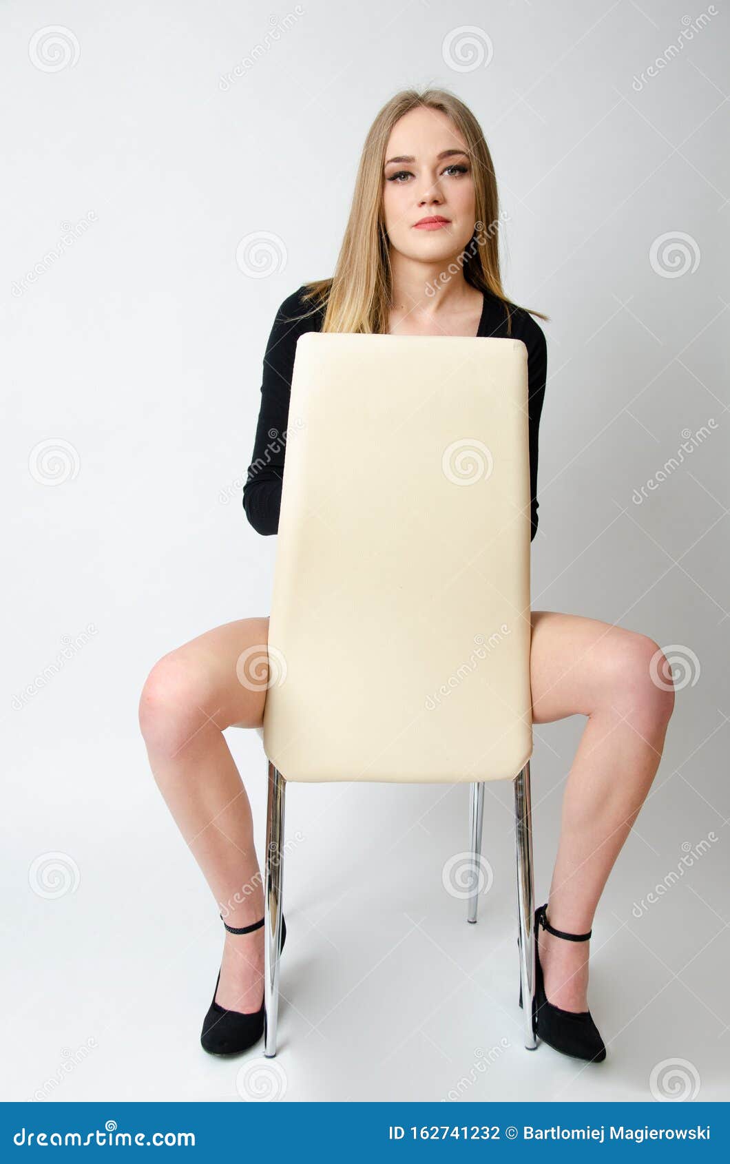 brittnee robinson add face sitting chair photo