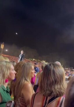 flashing boobs at concert