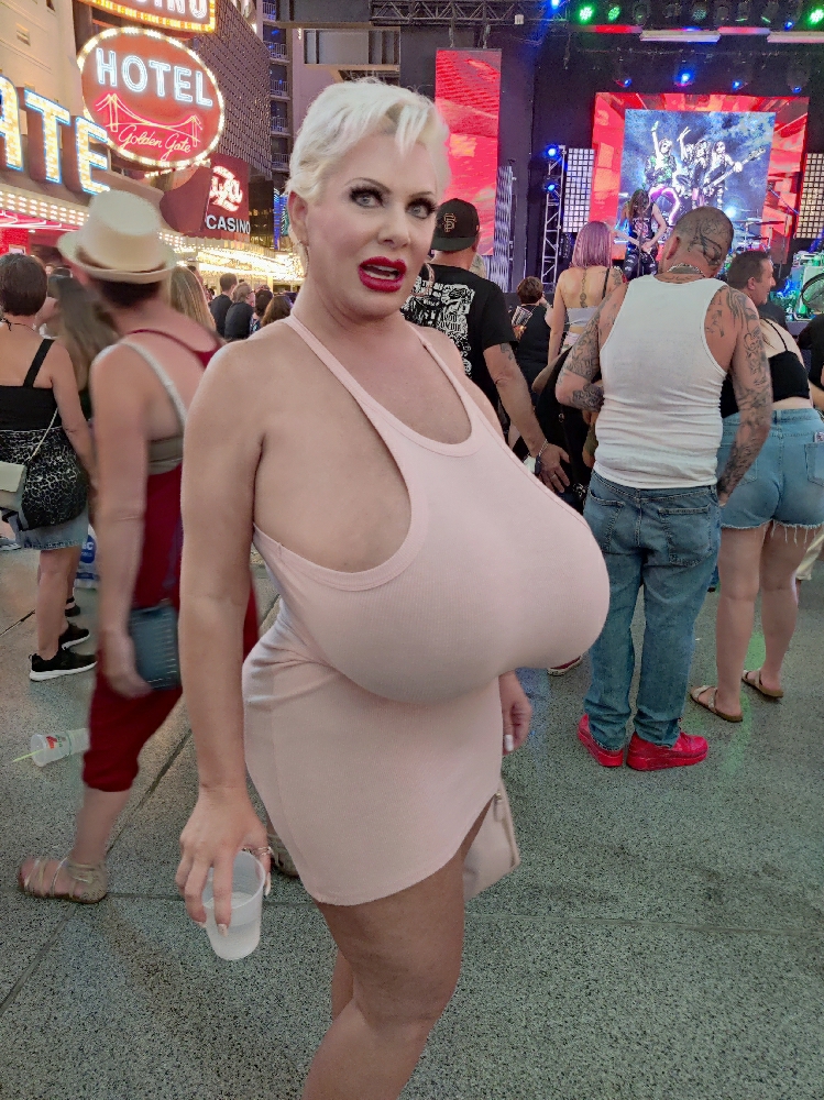 daryll castillo recommends huge tits street pic