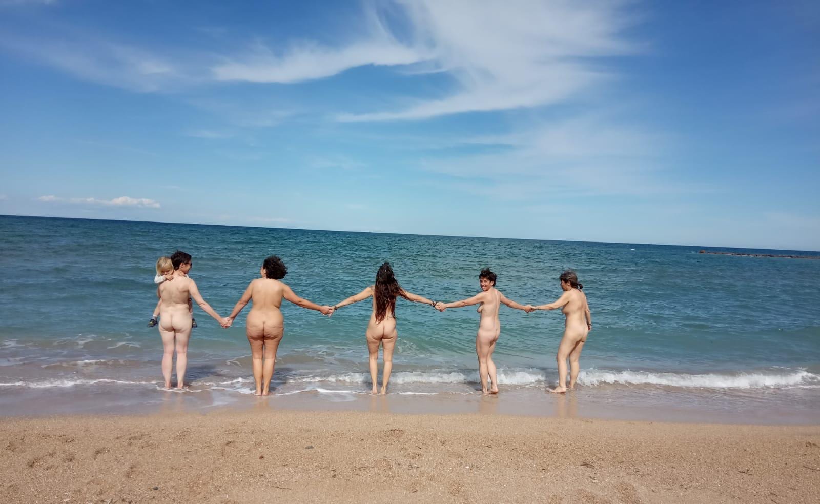 chuck short recommends naturist beach erection pic