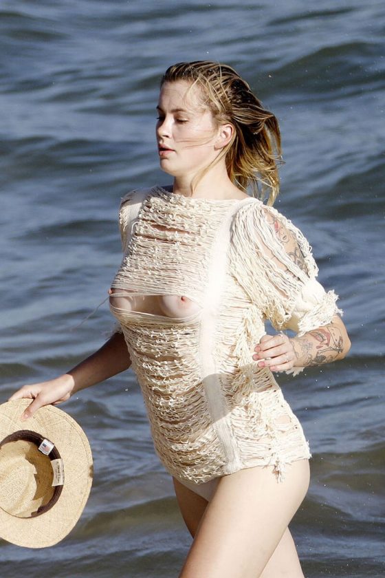 Nude Celeb Nip Slips bib boobs