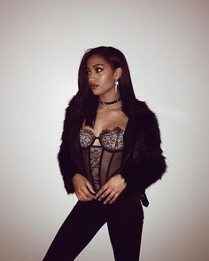 cora speer add samantha logan hot photo