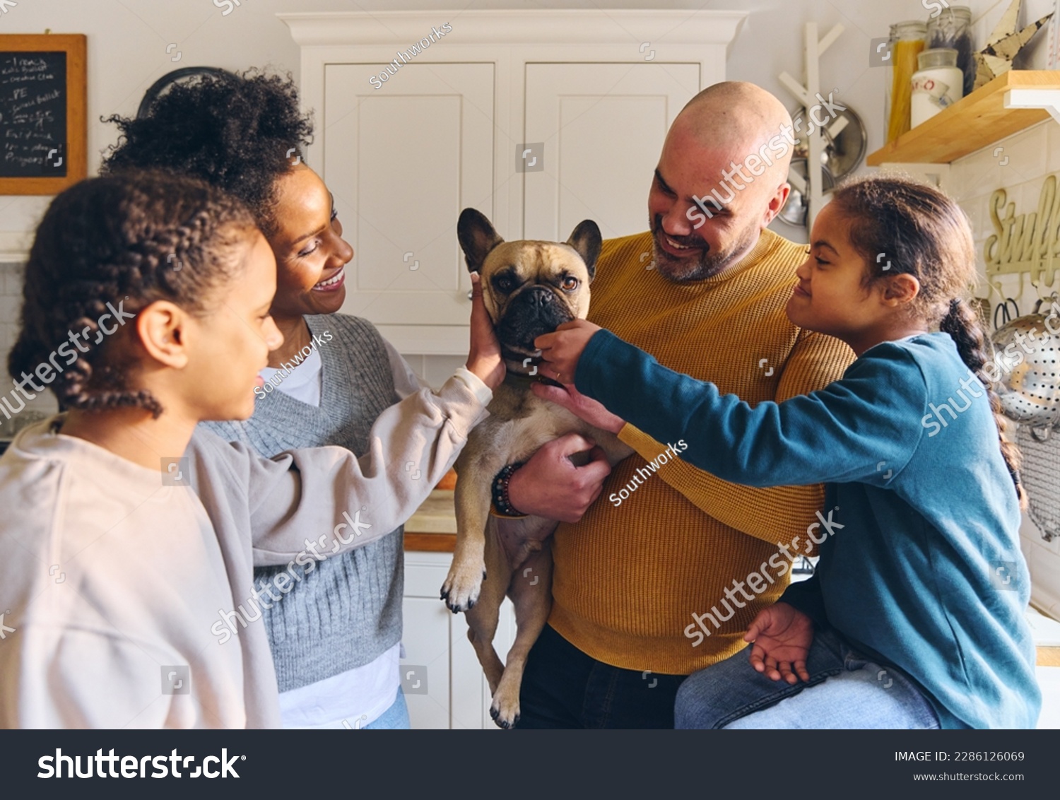 alberto guard share stroking the family photos