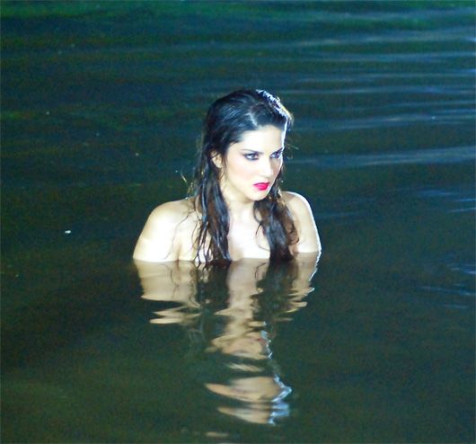 aravind sathya recommends sunny leone bathing pic